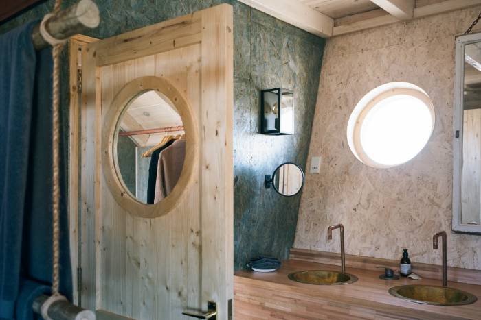Shipwreck_Lodge_Double_Basins