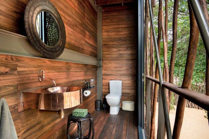 ngala-treehouse-toilet