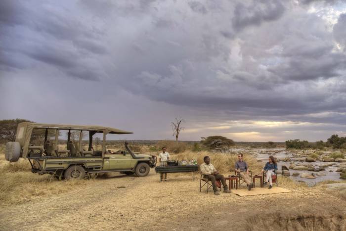 Sayari serengeti sundowners by the river