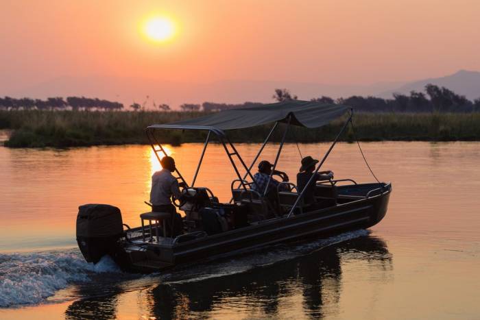Sausage Tree camp - Boat cruise - Zambia