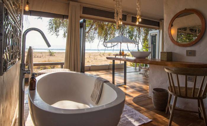 Zimbabwe - Chikwenya Safari Lodge