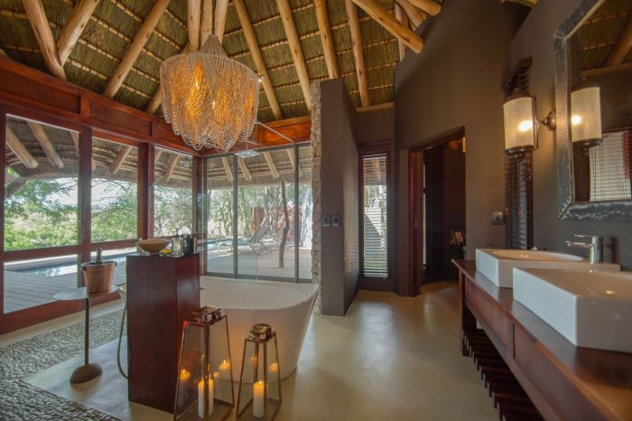 Leadwood Lodge Suite Bathroom in Sabi sand in South Africa