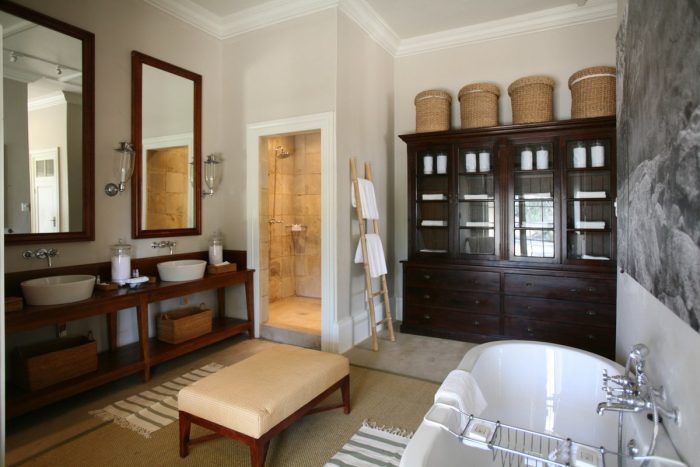 Bathroom at the manor in Samara in the Karoo in South Africa with Bellingham Safaris