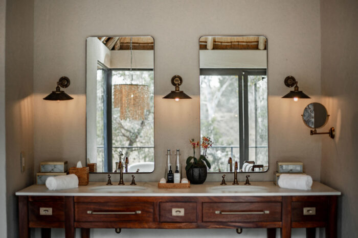 Dulini Moya Bathroom in Sabi Sands in South Africa with Bellingham Safaris in Luxury