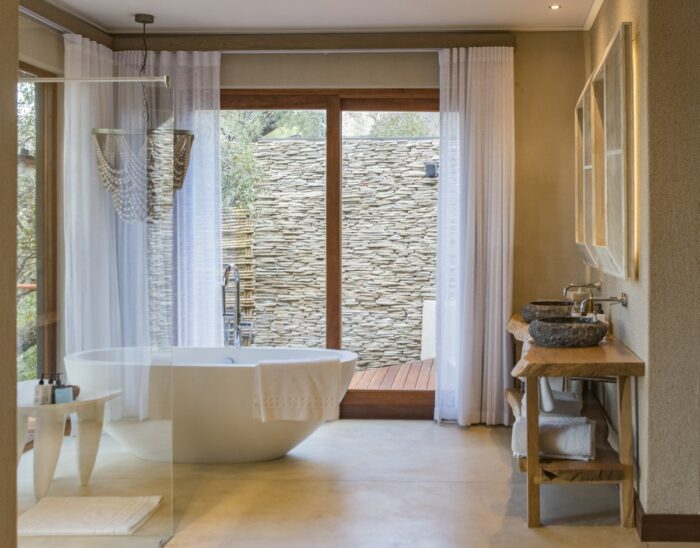Dulini River Bathroom in Sabi Sands in South Africa with Bellingham Safaris in Luxury